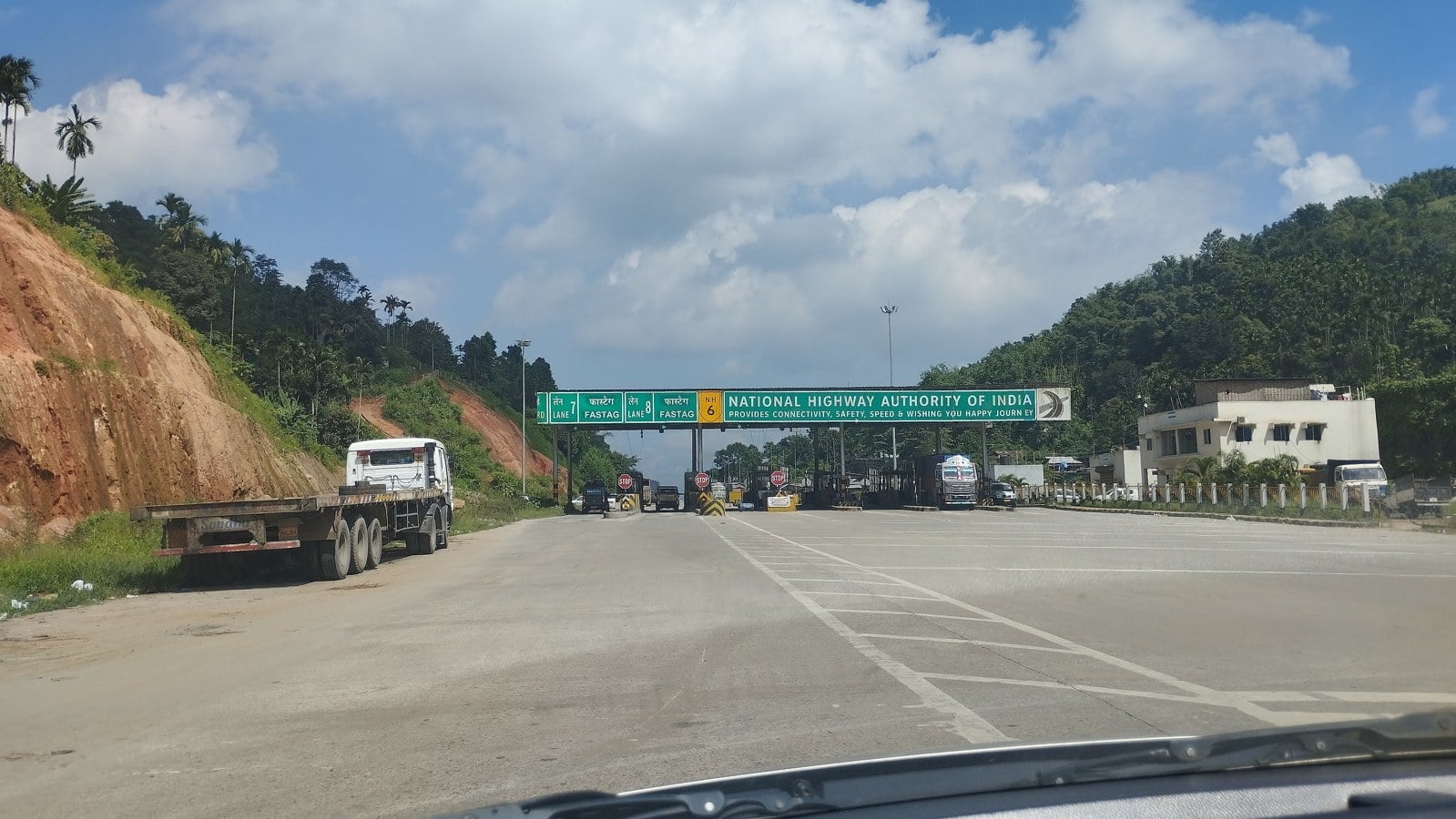 FASTag lanes at a National Highway Authority of India toll plaza on NH6
