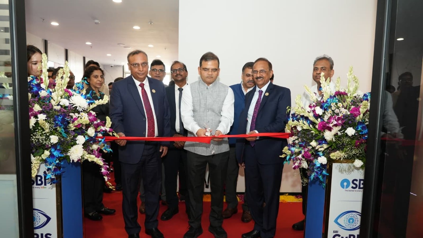 DFS Secretary Sanjay Lohiya and SBI Chairman Challa Sreenivasulu Setty at the ribbon-cutting of SBI's CyRIS Cybersecurity Centre of Excellence in Mumbai